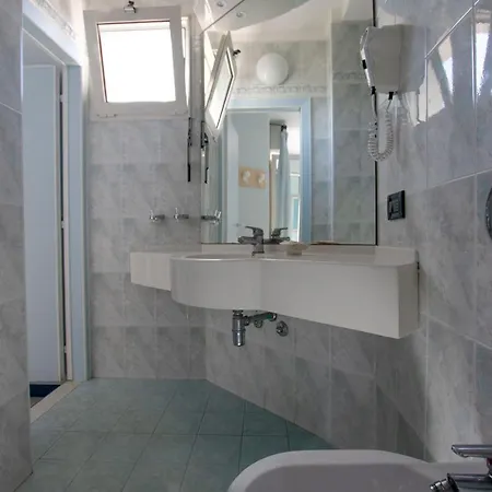 Bristol - A 30 Mt Dalla 酒店 米萨诺阿德里亚蒂科