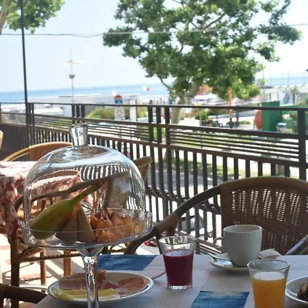 Bristol - A 30 Mt Dalla 3* 米萨诺阿德里亚蒂科