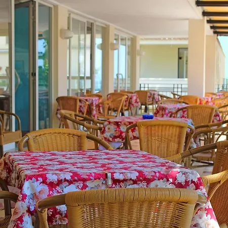 Bristol - A 30 Mt Dalla 3* 米萨诺阿德里亚蒂科