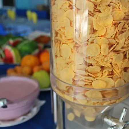 Bristol - A 30 Mt Dalla 3* 米萨诺阿德里亚蒂科