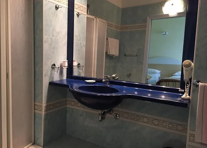 Bristol - A 30 Mt Dalla 3*