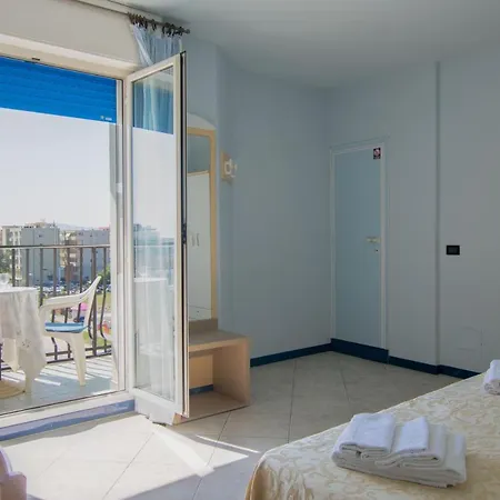 Hotel Bristol - A 30 Mt Dalla 3*