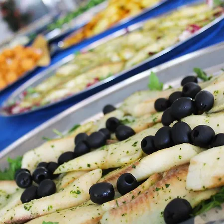 Szálloda Bristol - A 30 Mt Dalla