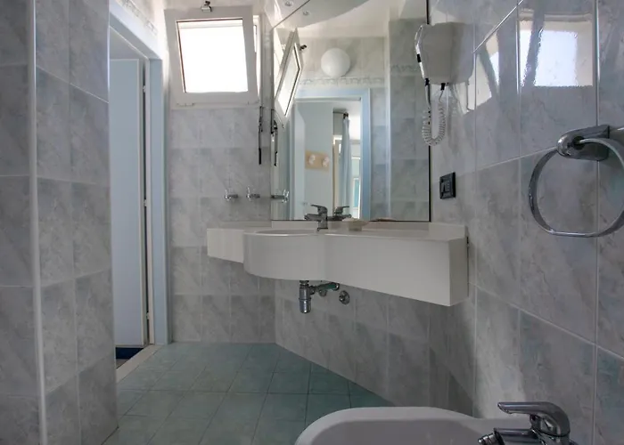 Bristol - A 30 Mt Dalla Hotell Misano Adriatico